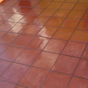 Piso de barro con Durcot S1016 Acabado Húmedo Brillante aplicado